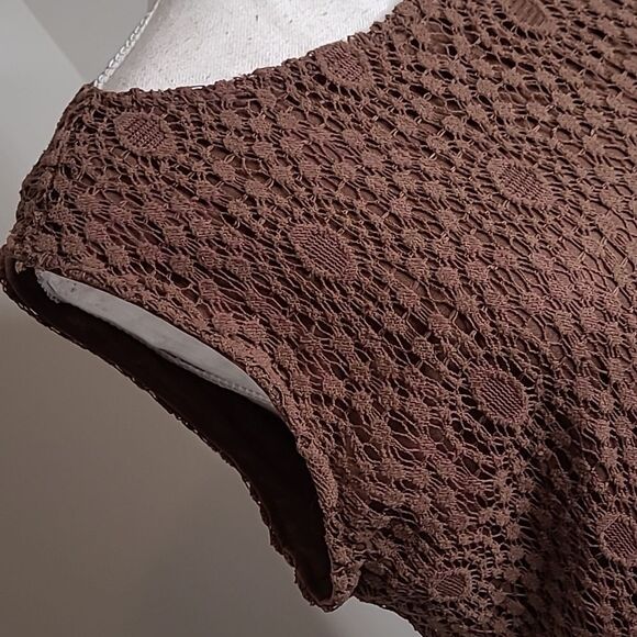 Brown lace midi dress with oversized  back zipper - Picture 2 of 9